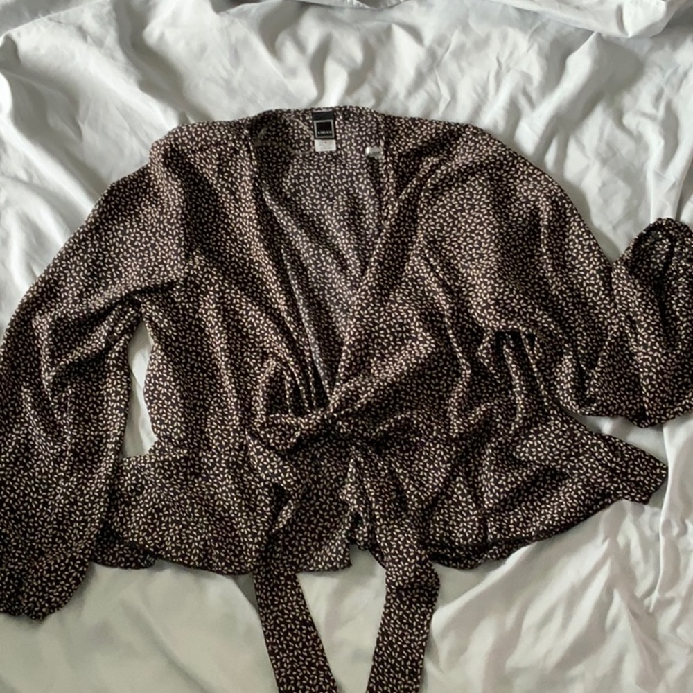 Black and beige top